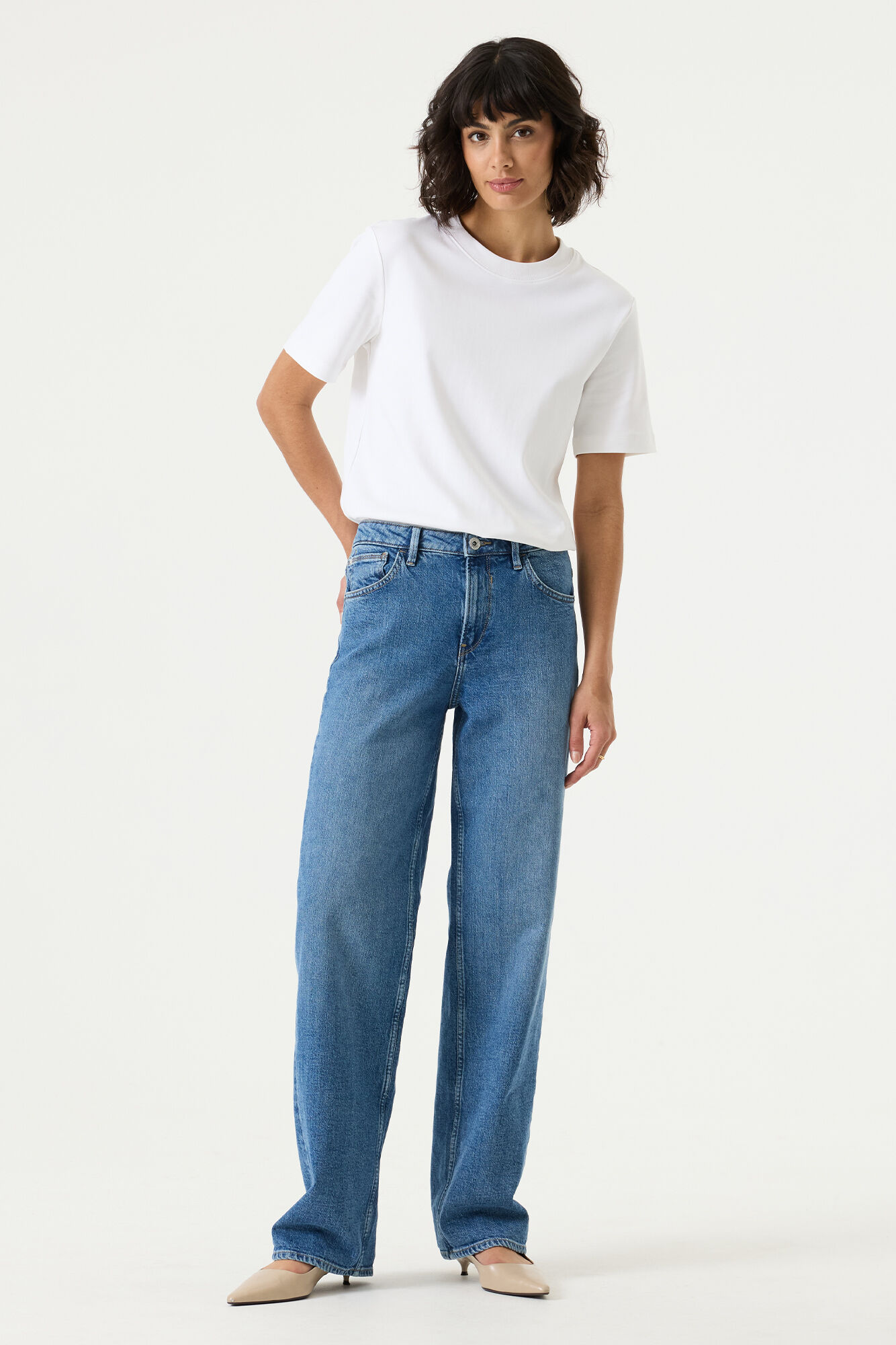 Celia Regular Medium Used